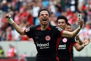 小吧译言家|锋线代练6年净赚3个亿,法兰克福玩转“足坛食物链”