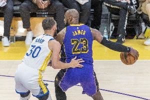NBA生涯总薪资Top25:詹姆斯5.84亿力压库里 KD第6 东契奇第24